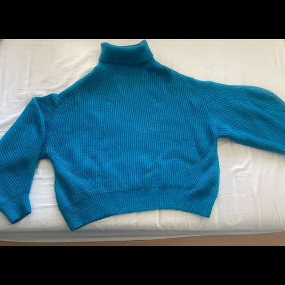 H&M sweater - Picture 3 of 4